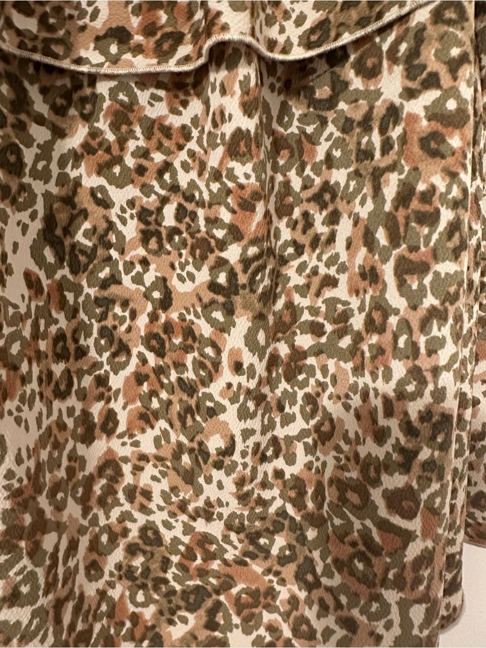 Aritzia Wilfred Leopard Print Promener Off The Shoulder Blouse Size Medium - Picture 8 of 11
